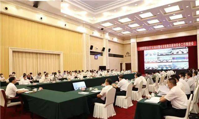 金融早参 | 中央经济工作会议：统筹化解房地产、地方债务、中小金融机构等风险；多地完成中小银行专项债发行，总规模创新高；平安银行：未来在条件具备情况下愿意提高分红率