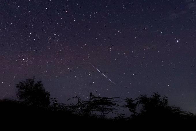 星空有约｜蛾眉月伴蜂巢星团，端午见！