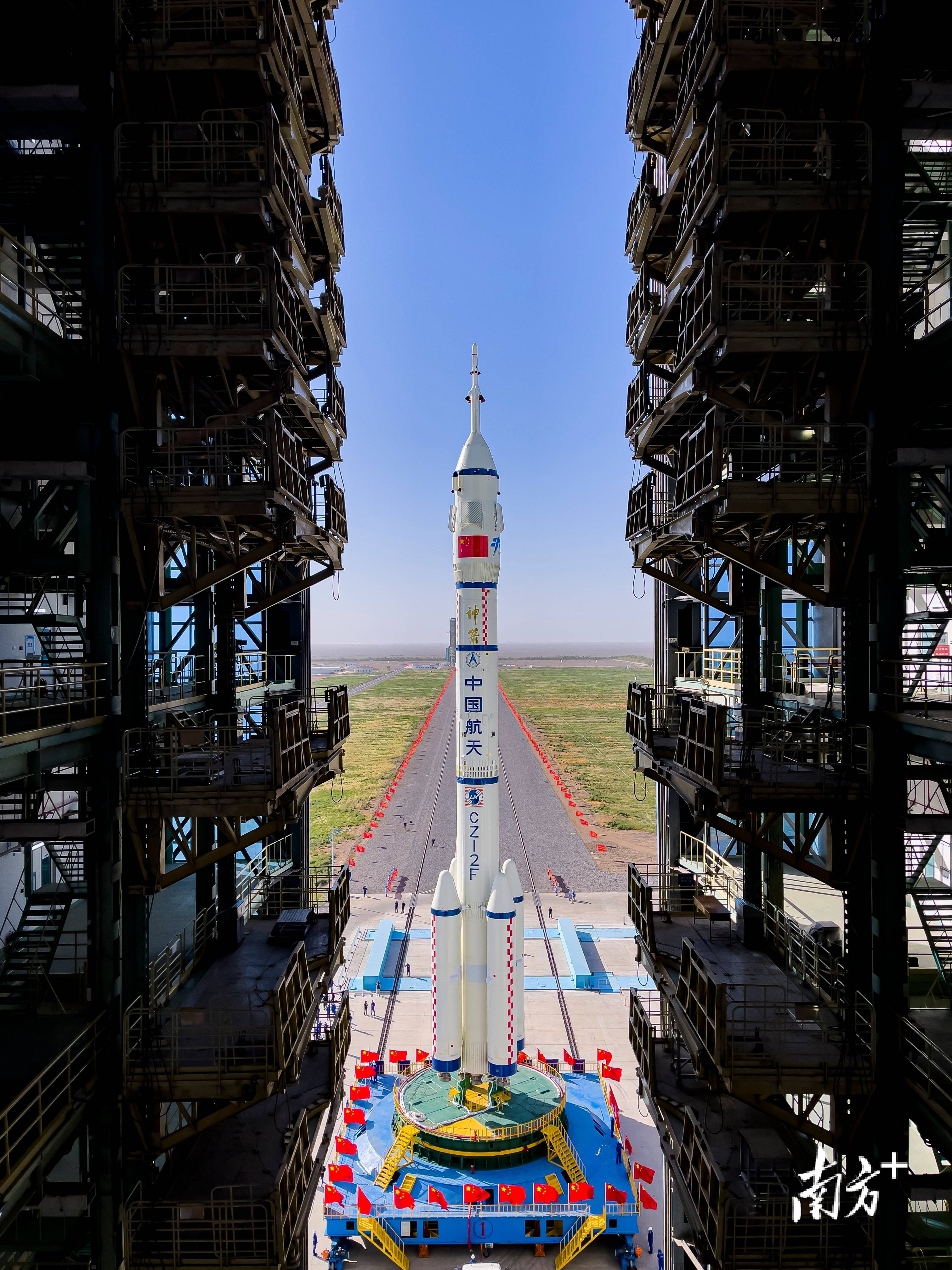 神舟二十号｜神舟二十号载人飞船与空间站组合体完成自主快速交会对接