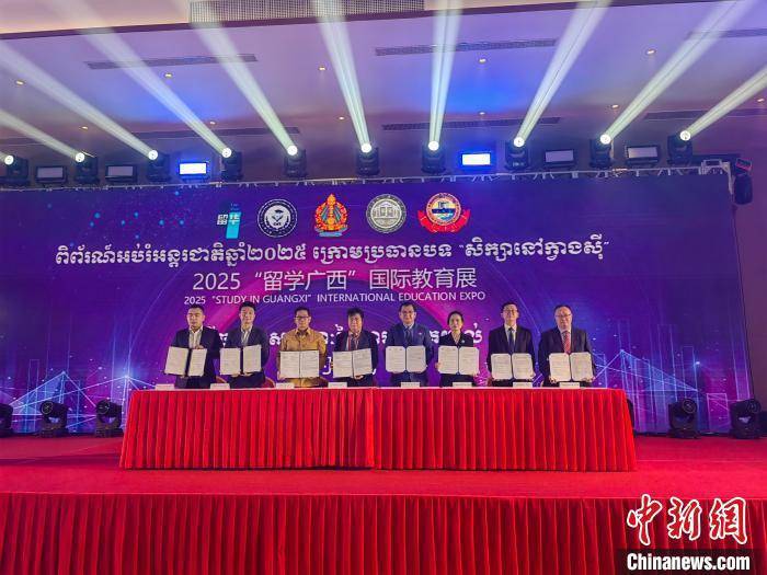 驻乍得大使王晰宁会见乍青年和体育部部长隆尼