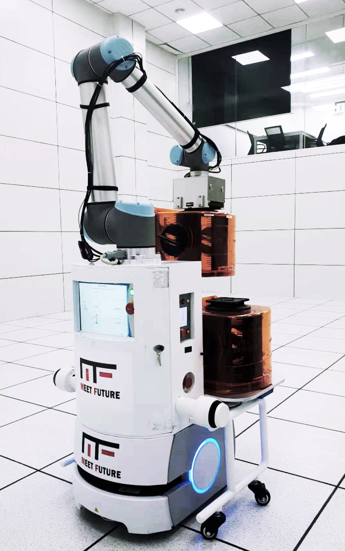 海晨股份：公司旗下智能物流装备和物流机器人业务主要包括半导体及液晶面板AMHS领域的天车等