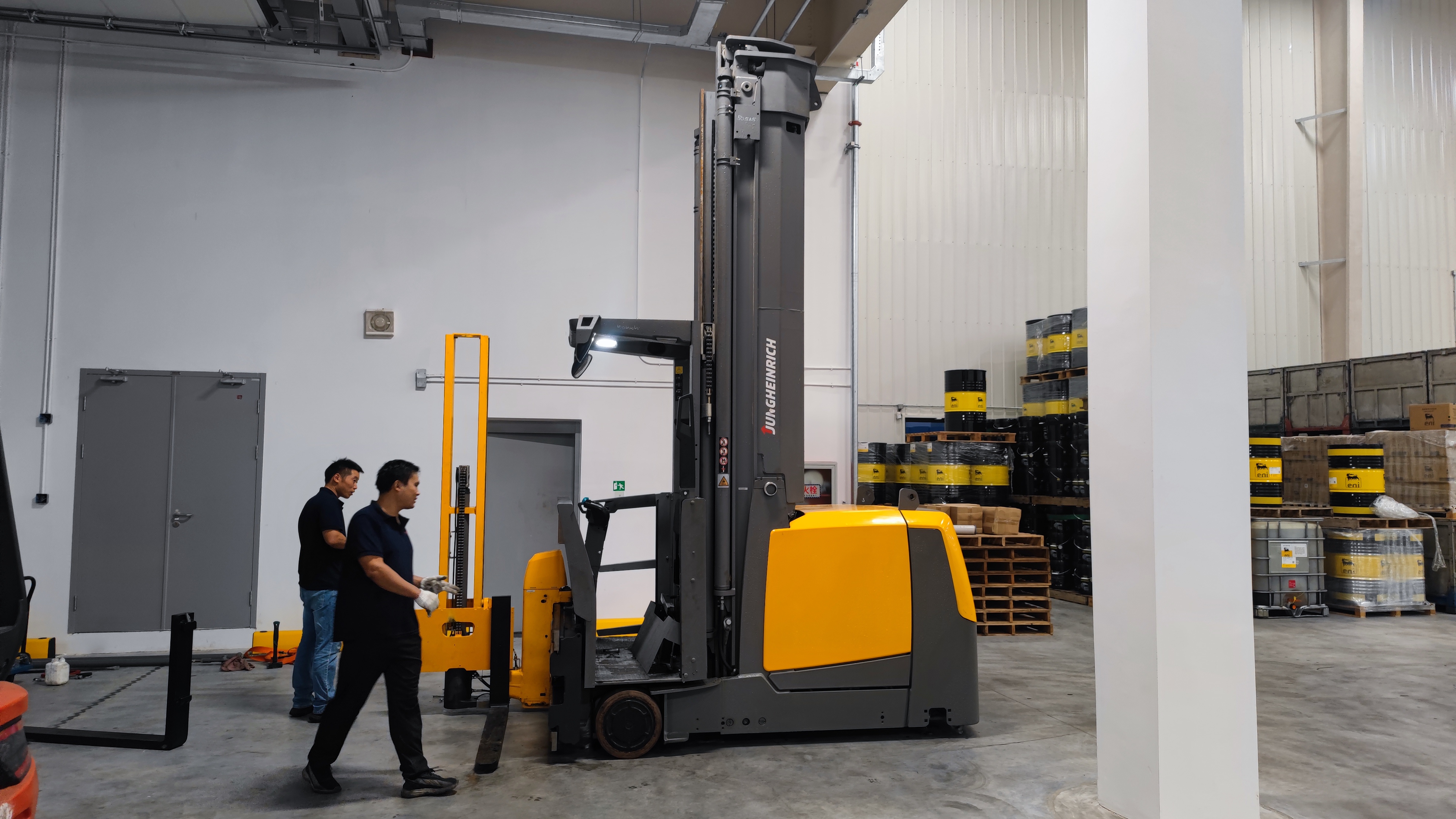 杭叉集团获得发明专利授权：“一种三向堆垛叉车主动安全控制方法及系统”