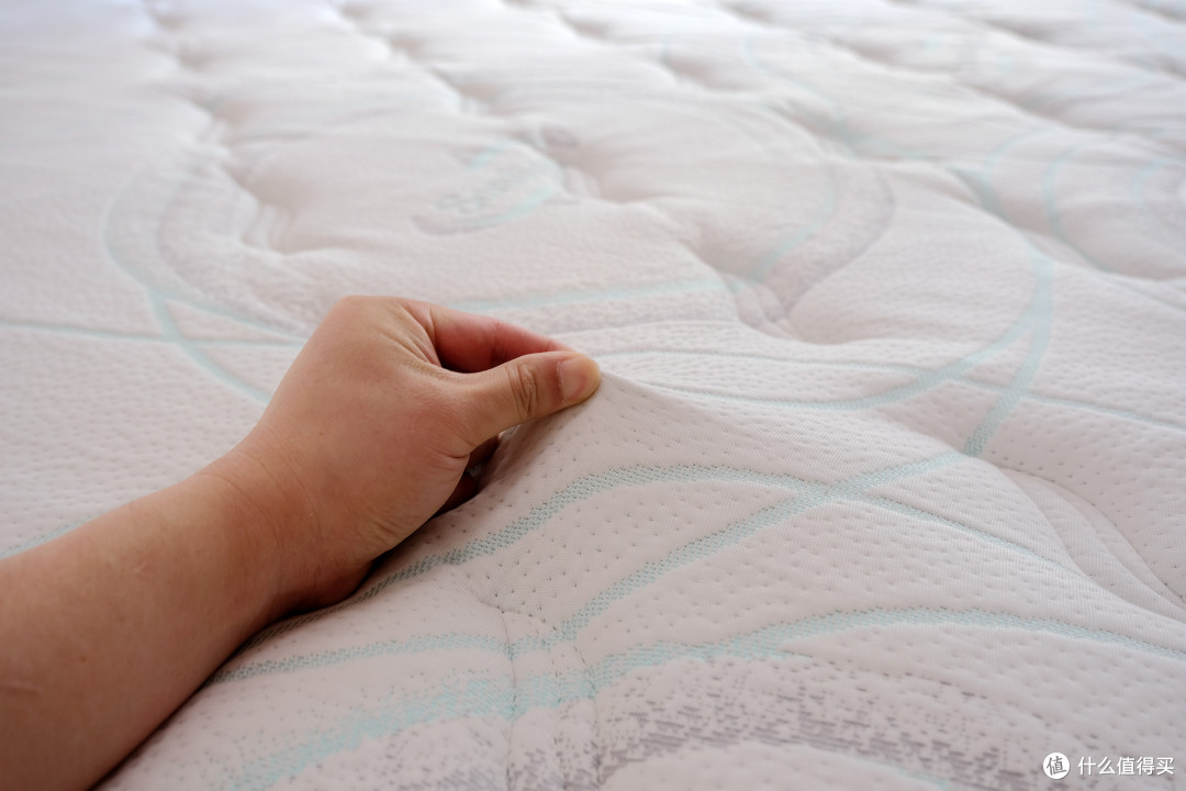 喜临门获得实用新型专利授权：“一种带双面连接脱卸层的床垫”