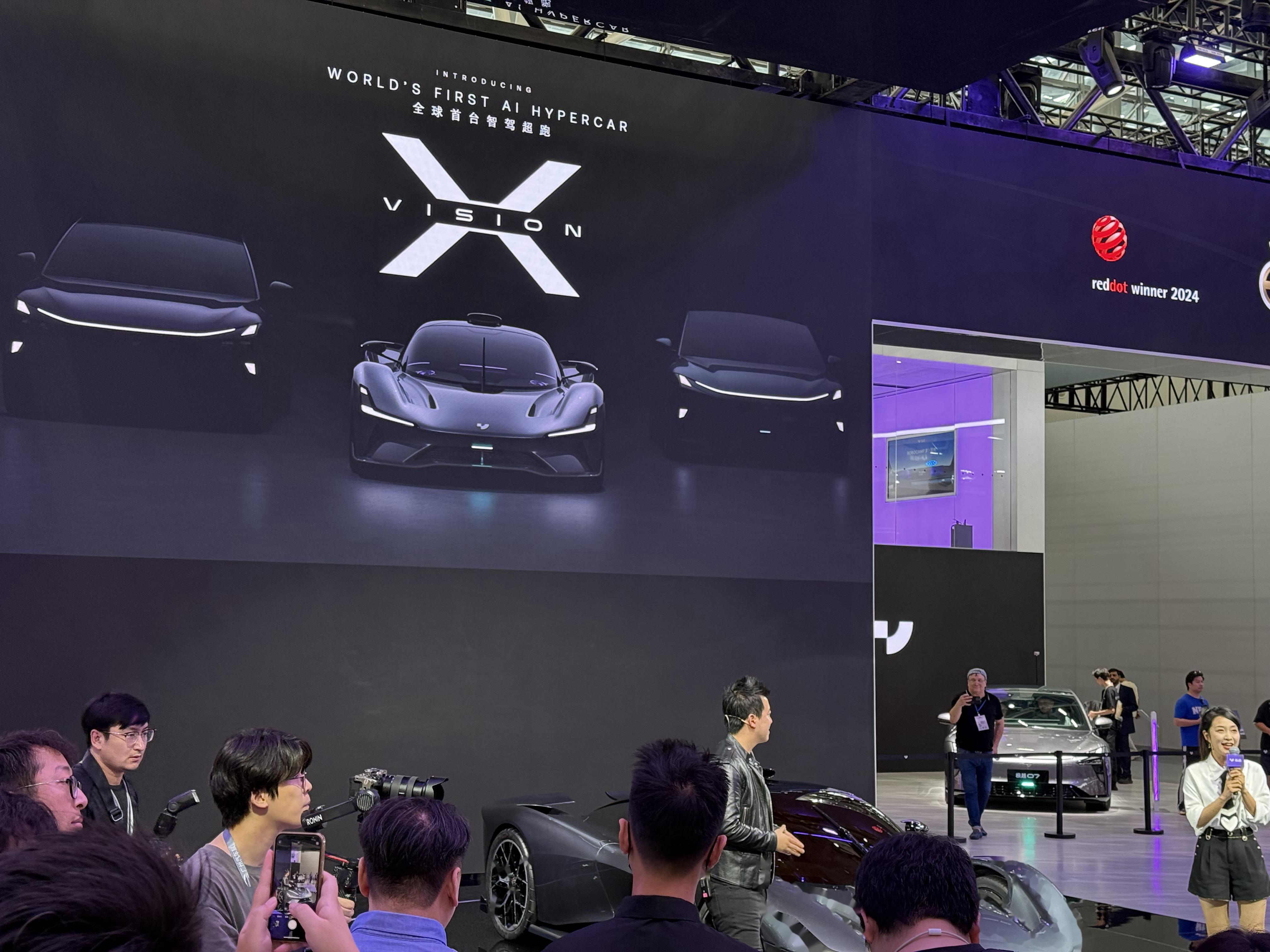 特斯拉Robotaxi首秀！无人驾驶万亿赛道谁主沉浮？