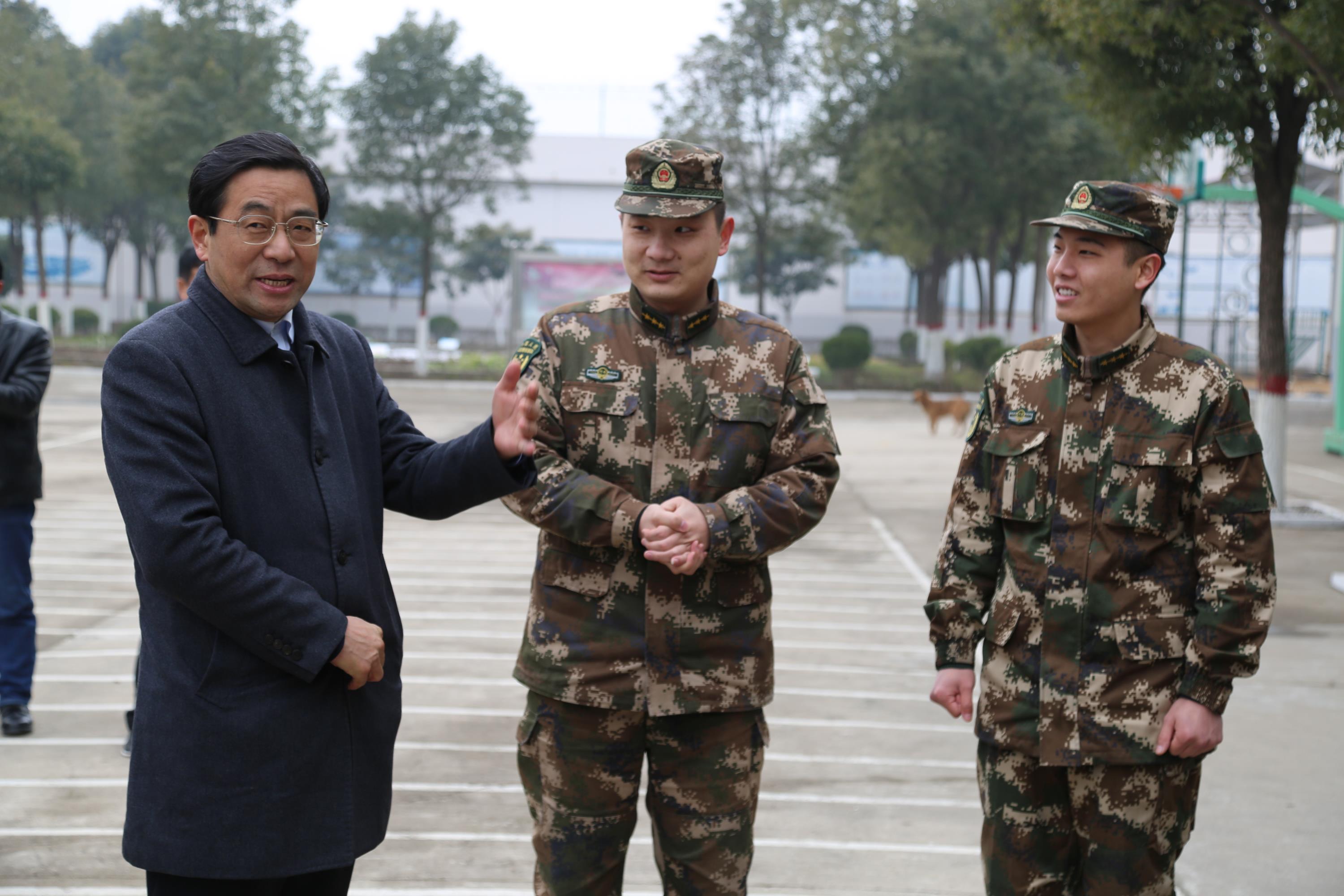 于维华参赞赴中轻国际驻地慰问受袭员工