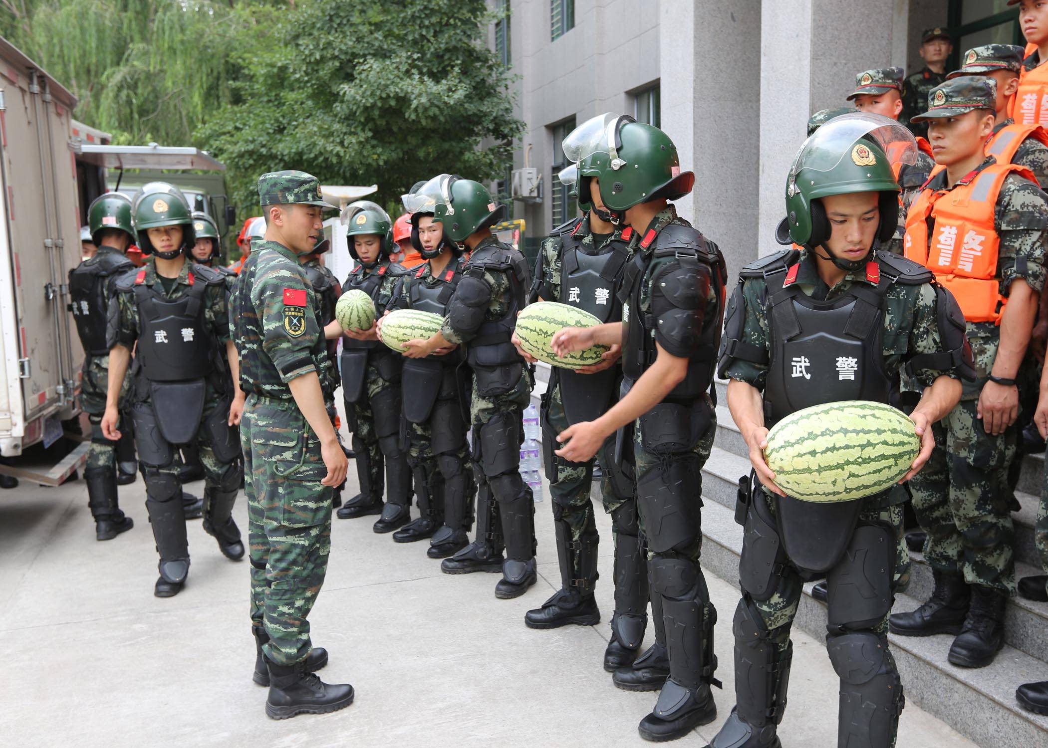 于维华参赞赴中轻国际驻地慰问受袭员工