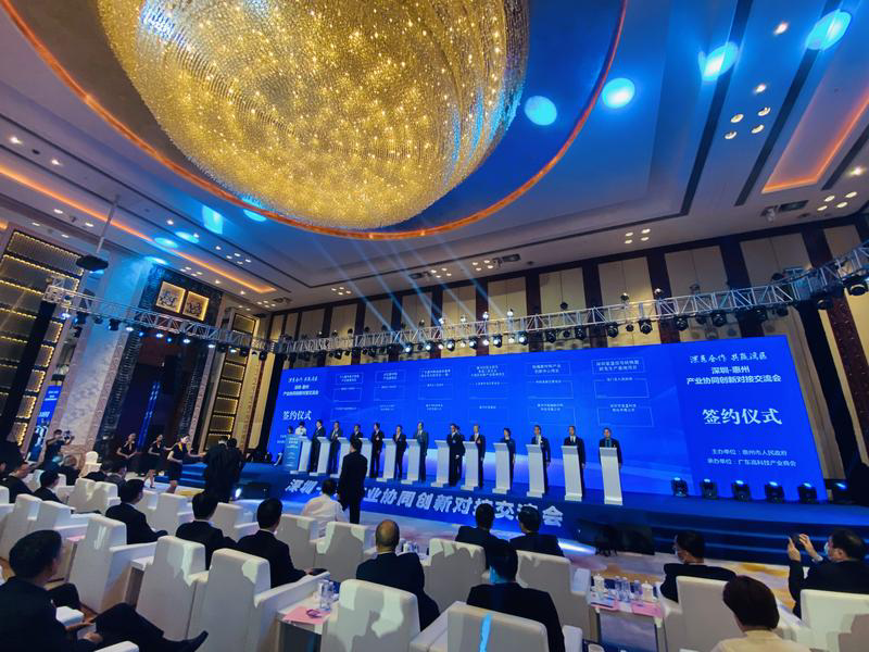 阿联酋ENOC集团与亚马逊阿联酋签约打造创新购物体验