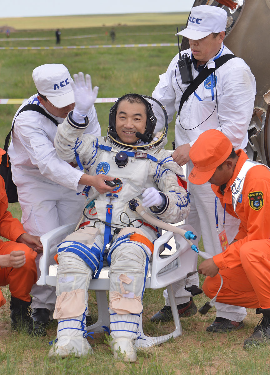 中国航天员首次“换乘”天外平安归来 神二十乘组状态良好创在轨驻留时长新纪录
