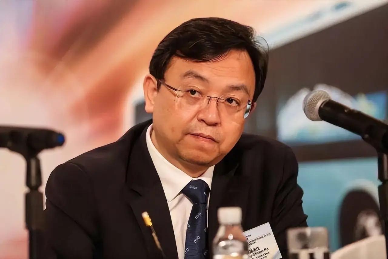 东华软件：11月14日高管薛向东、吕波减持股份合计188万股