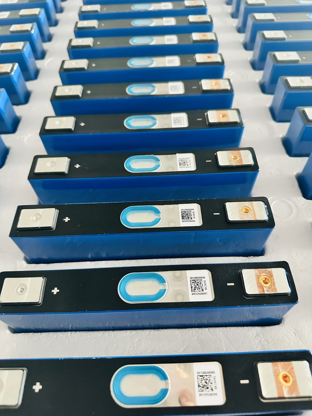 萃华珠宝：磷酸二氢锂用于磷酸铁锂电池生产