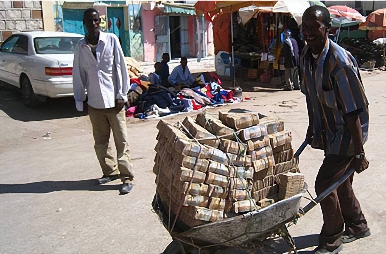 津巴布韦外汇储备接近10亿美元支撑新货币