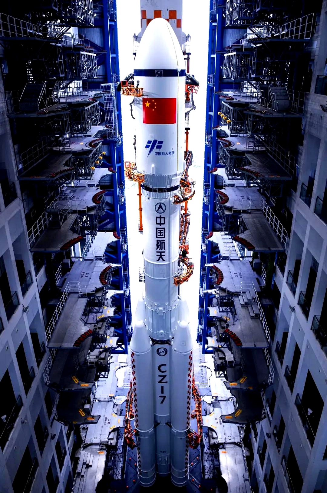 我国首艘火箭网系回收海上平台成功交付