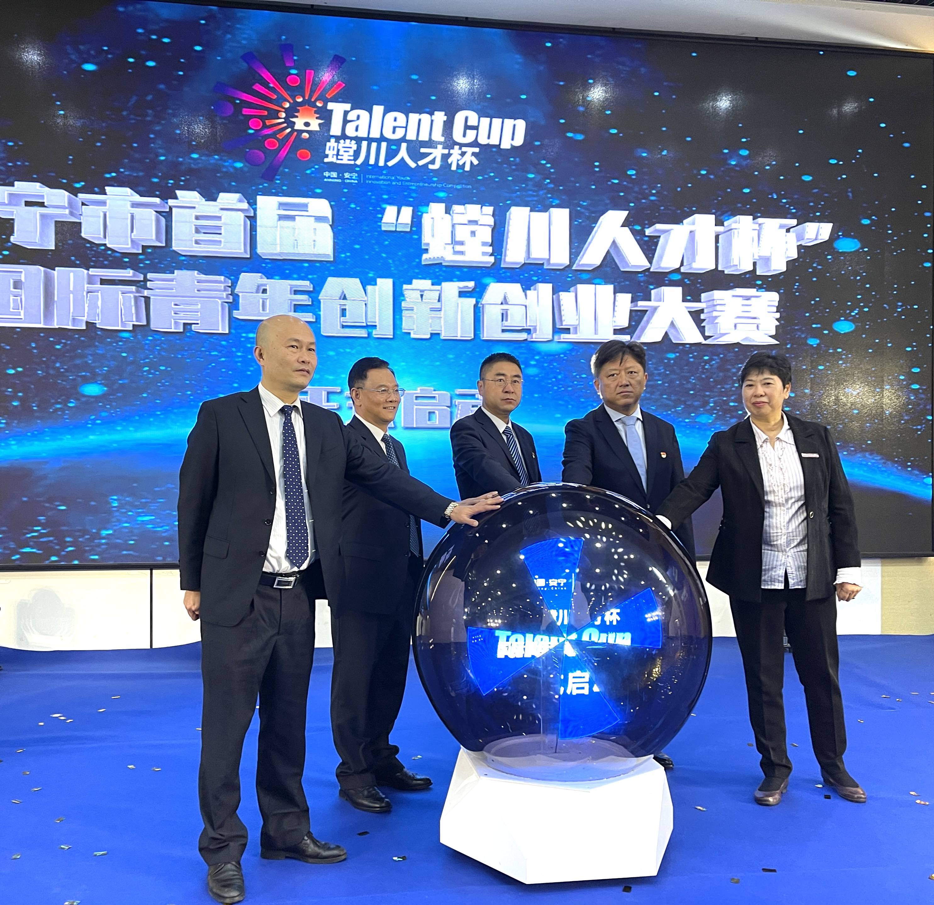 金 螳 螂：公司严格遵守法律法规及行业监管要求