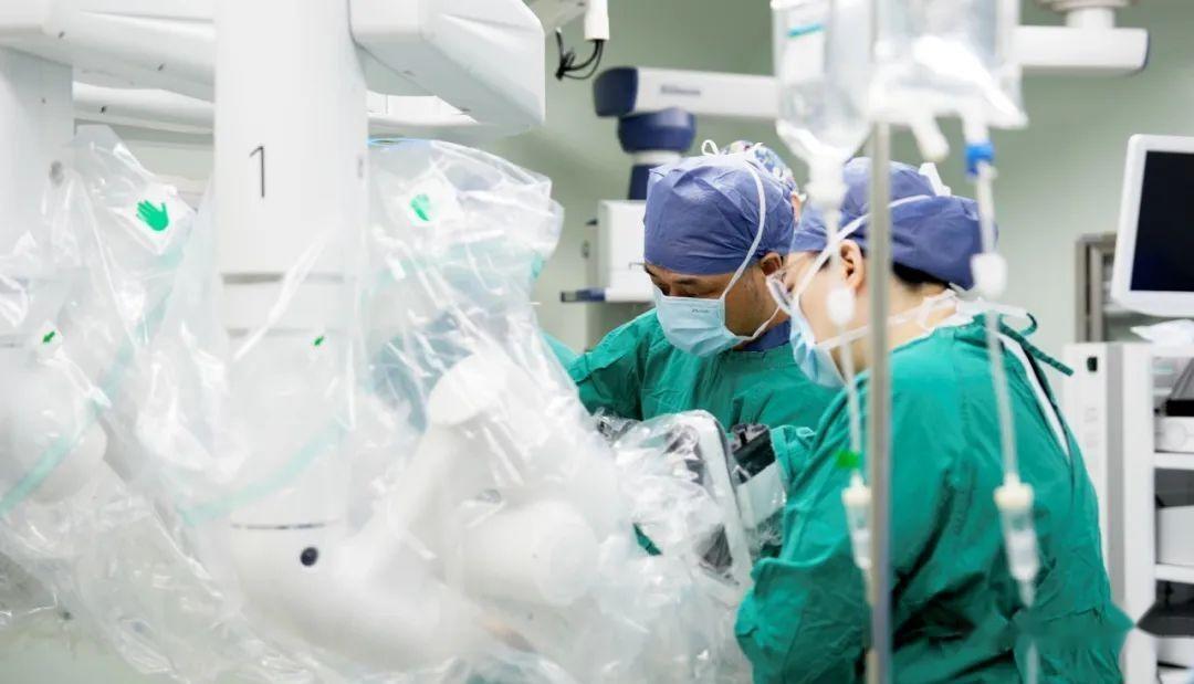 建发致新：医疗手术机器人分销业务2025年经营正常