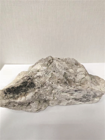 我国发现新矿物 正式命名为金秀矿