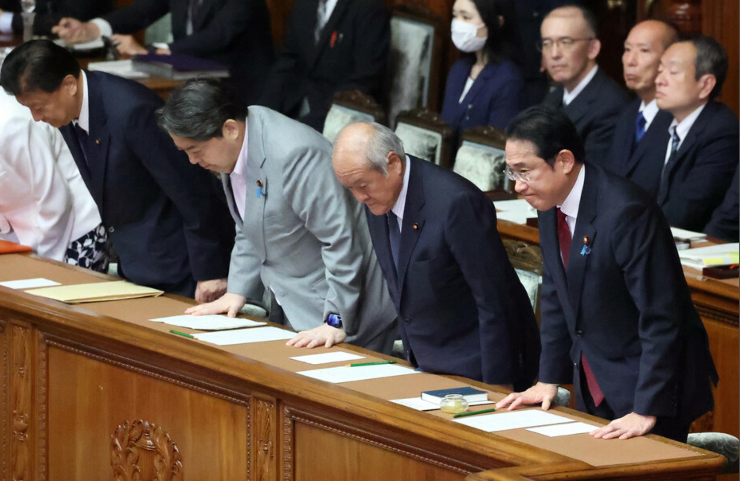 内阁决议通过两项能源税措施，旨在促进4500亿泰铢的投资并减少碳排放