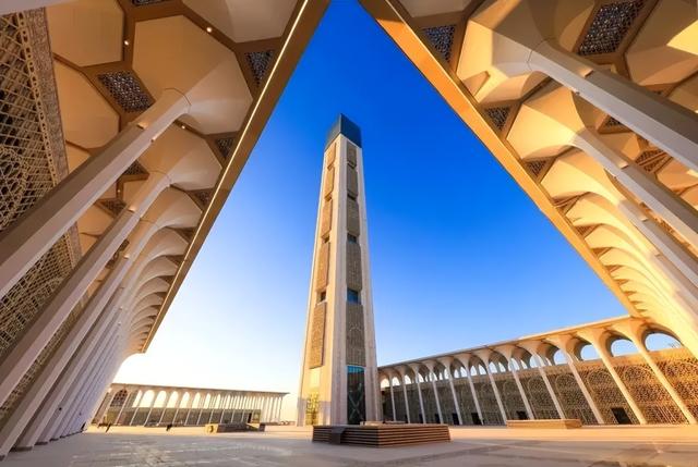 阿尔及利亚要求确保重大基础设施项目按期推进