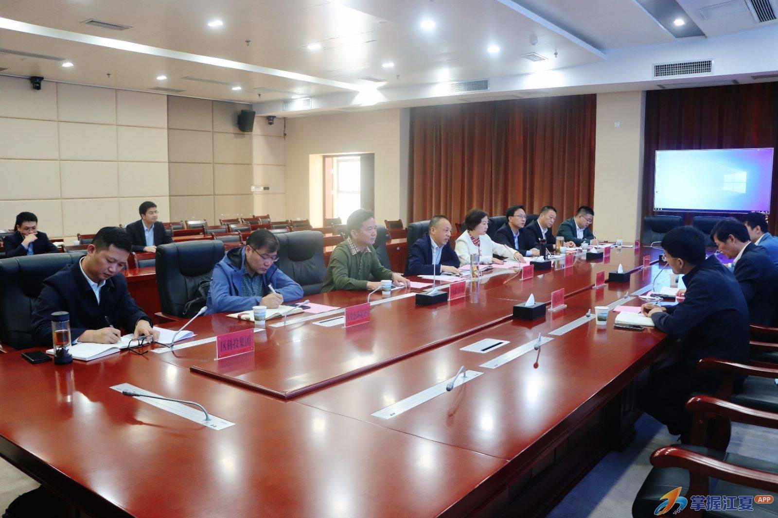 AI开发下一代叠层技术！晶科能源与晶泰科技签署技术研发合作协议