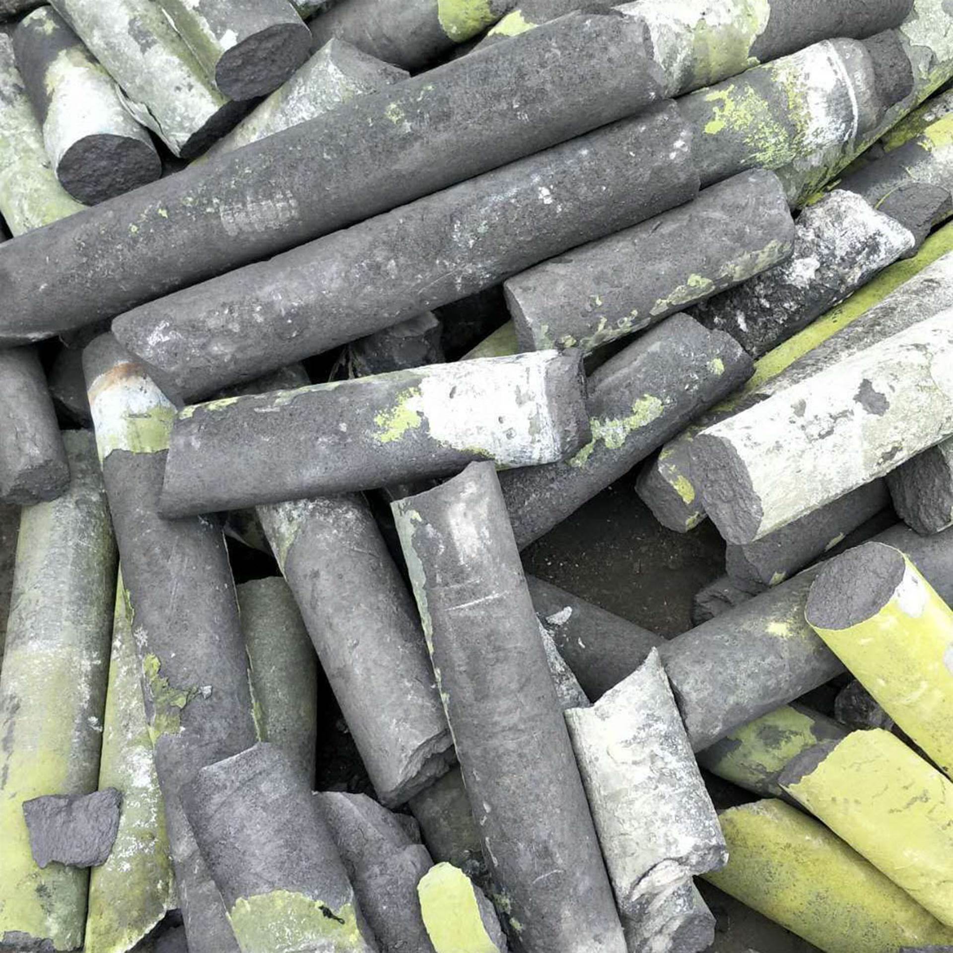 易成新能：开封炭素主营产品为超高功率石墨电极