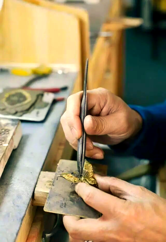 萃华珠宝：深耕非遗花丝镶嵌等传统技法