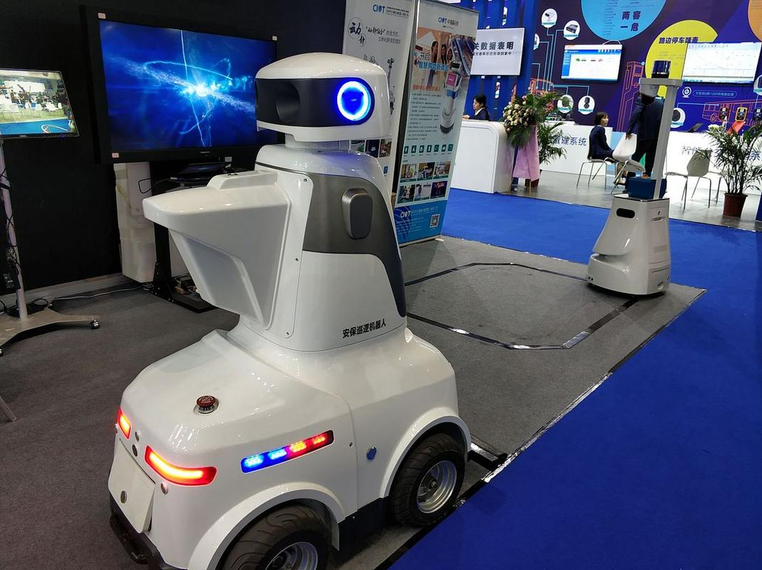 民政科技创新加码 养老服务机器人迎风口