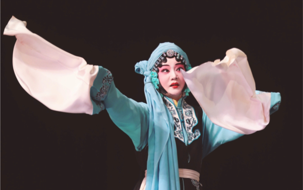 德艺文创：前期已与福建京剧院合作，融合中国传统文化京剧元素开发了“森晴?如梦青衣”系列产品等