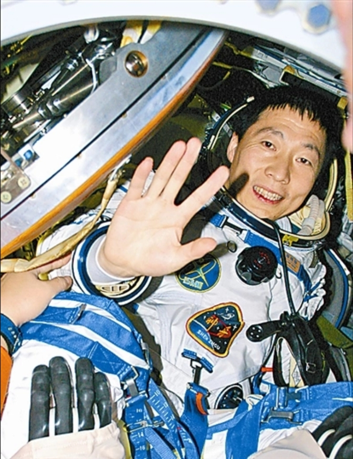 科学与健康丨中国科学家在南极“追光”