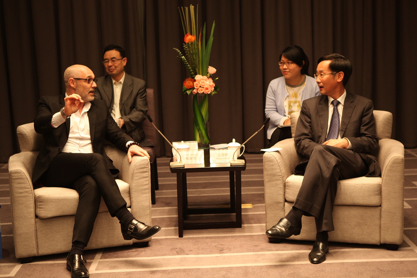 陈世杰总领事会见陶波市长富内尔