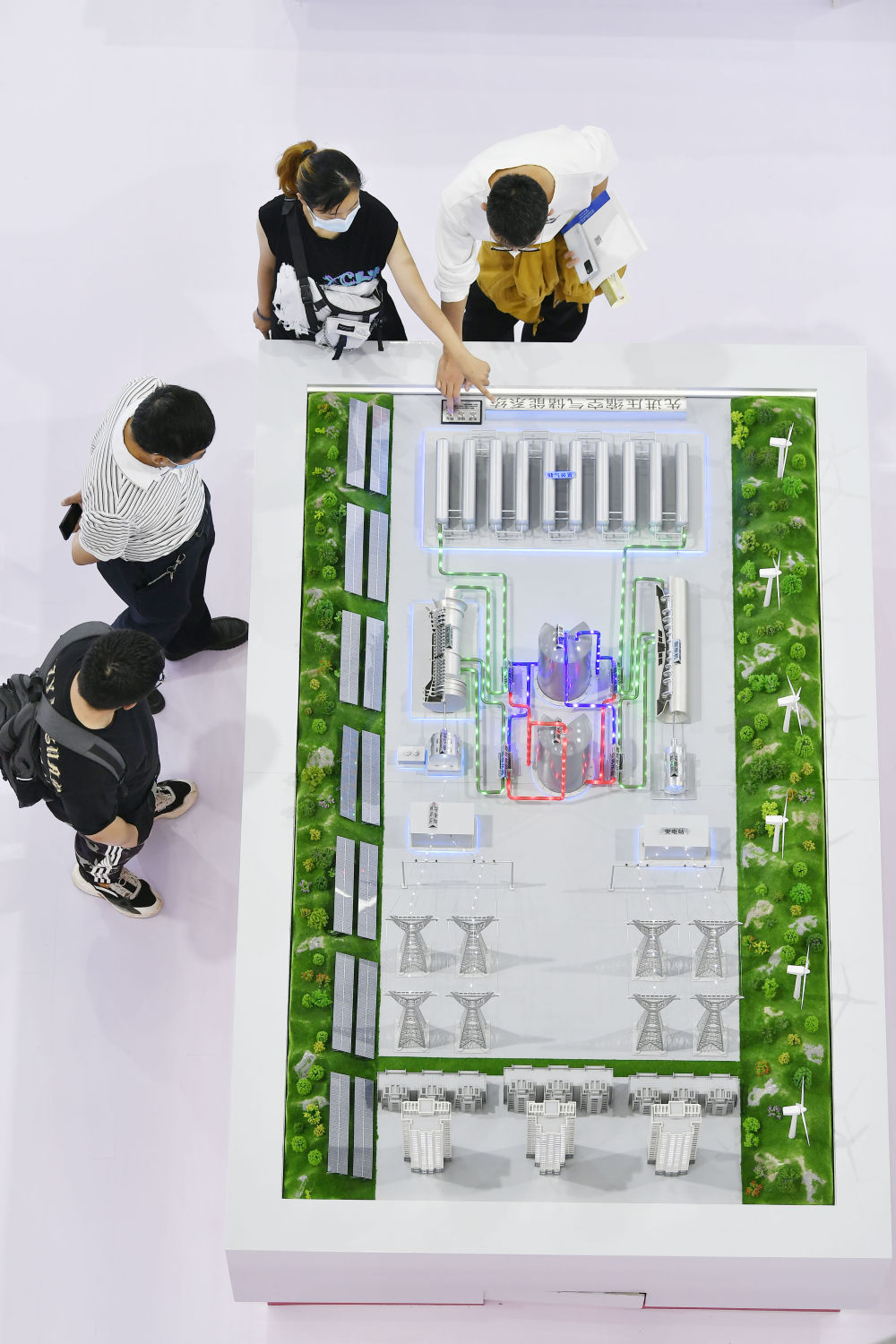 阿尔及利亚阿曼加强能源化工合作