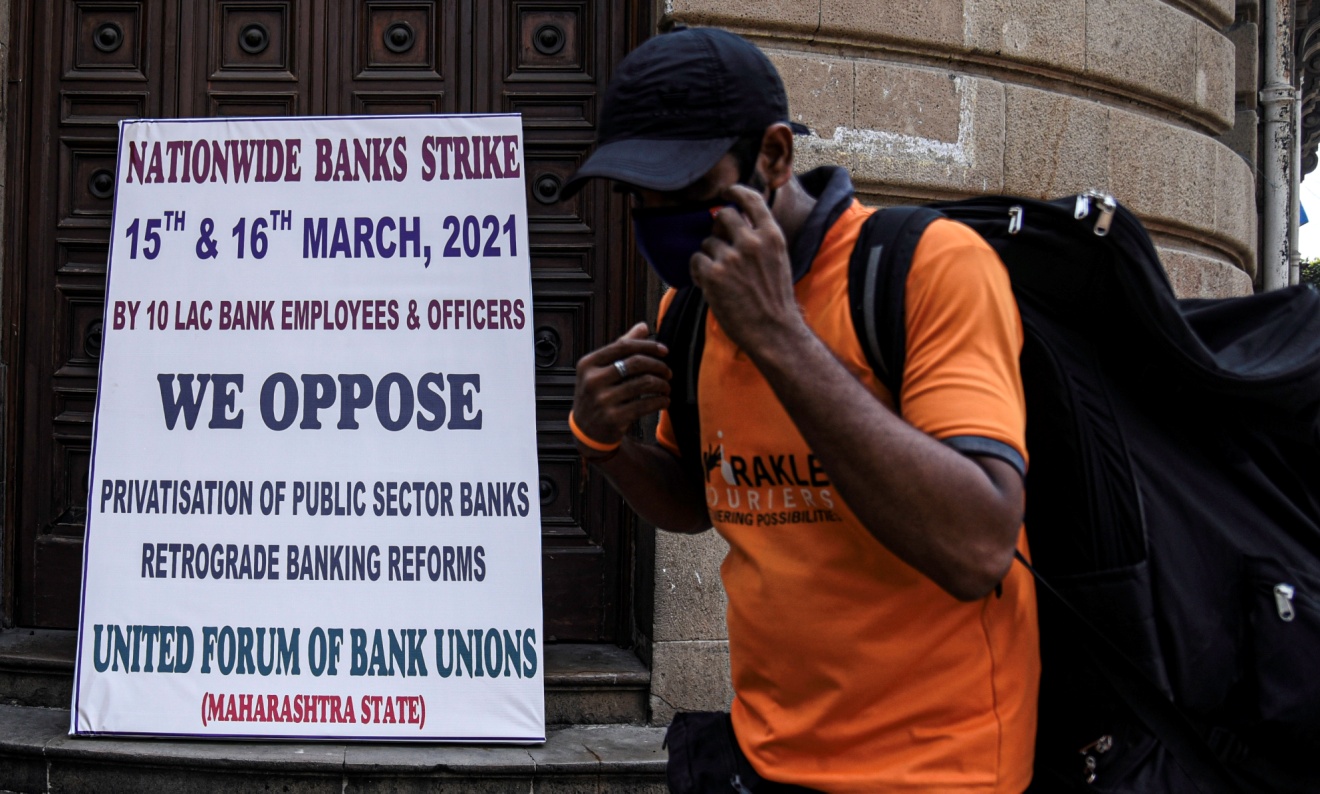 印度国家银行报告显示，2027财年印度名义国内生产总值预计为10.5%―11%，财政赤字预计为4.2%