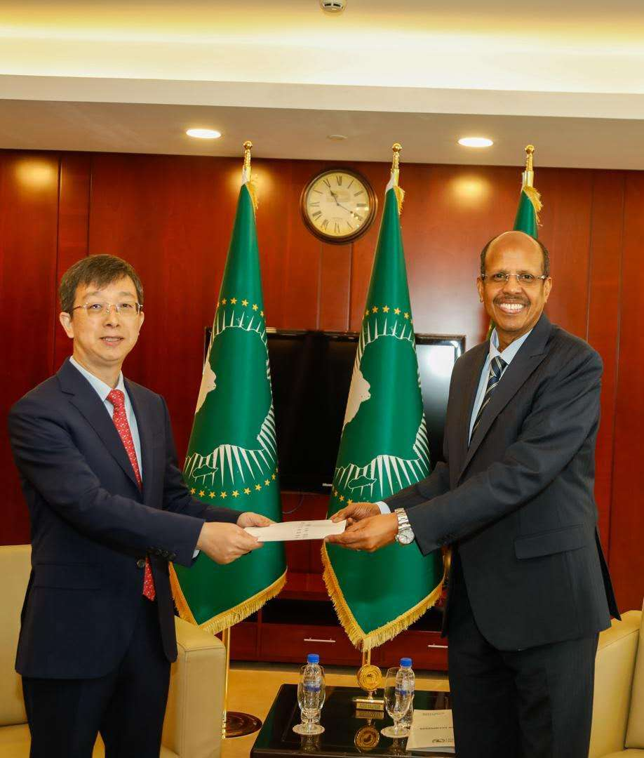 驻非盟使团慰问援非盟总部会议中心技术援助组