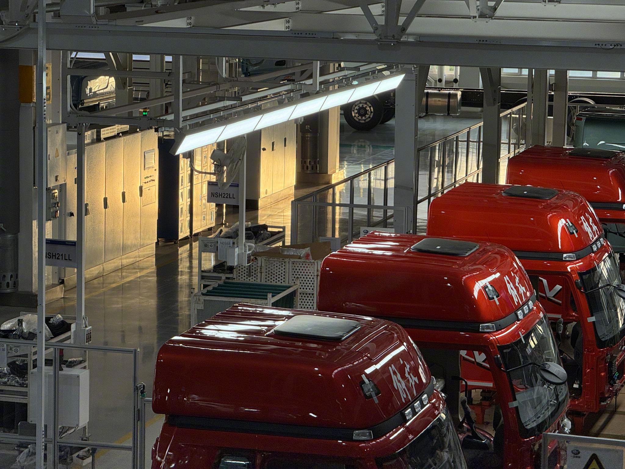 一汽解放：专注主业在新能源、海外市场及技术创新上持续突破