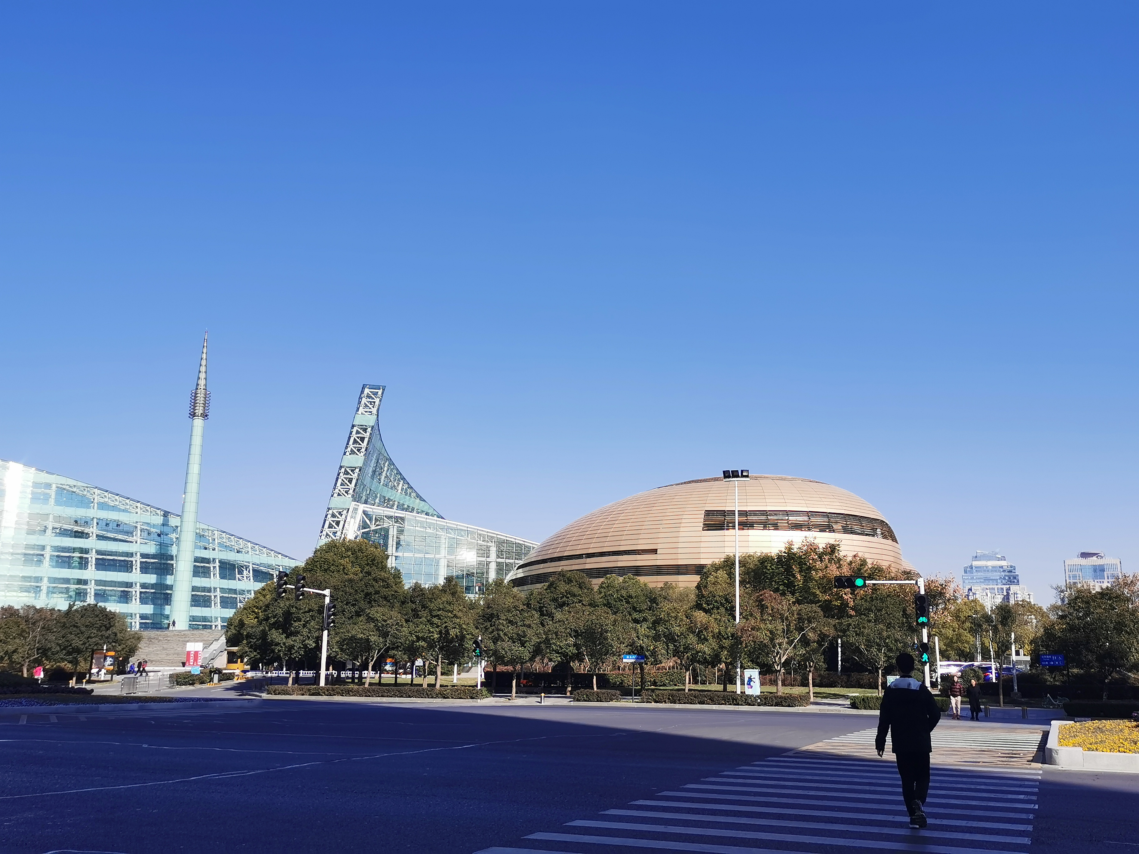 兴业基金：重大基建项目带来预期变化，建议关注兴业华证沪港深红利100指数产品（021931）长期投资价值