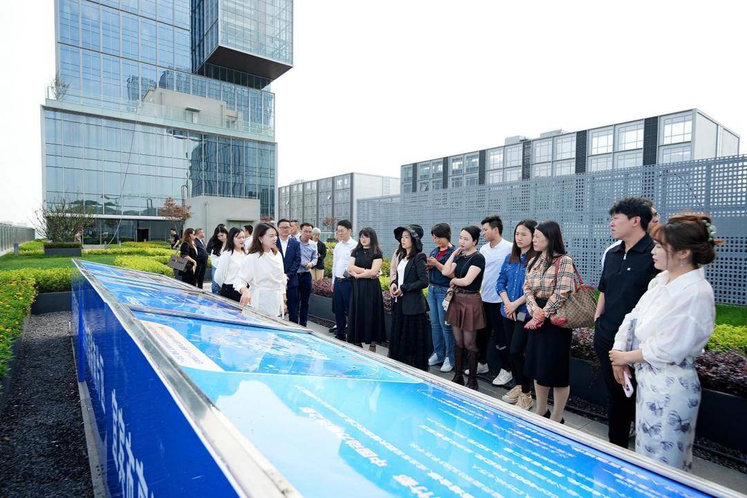 全球对接再升级，英意韩机构代表走进中关村综合保税区